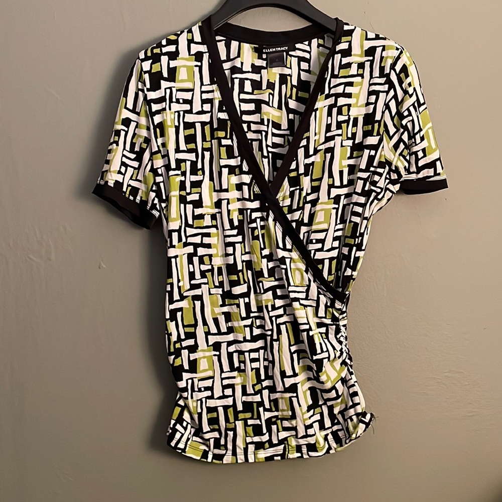 Ellen Tracy short sleeved blouse